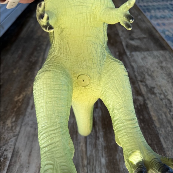 XL rubber dinosaurs orange Tyrannosaurus Rex and a green Spinosaurus - Picture 5 of 8